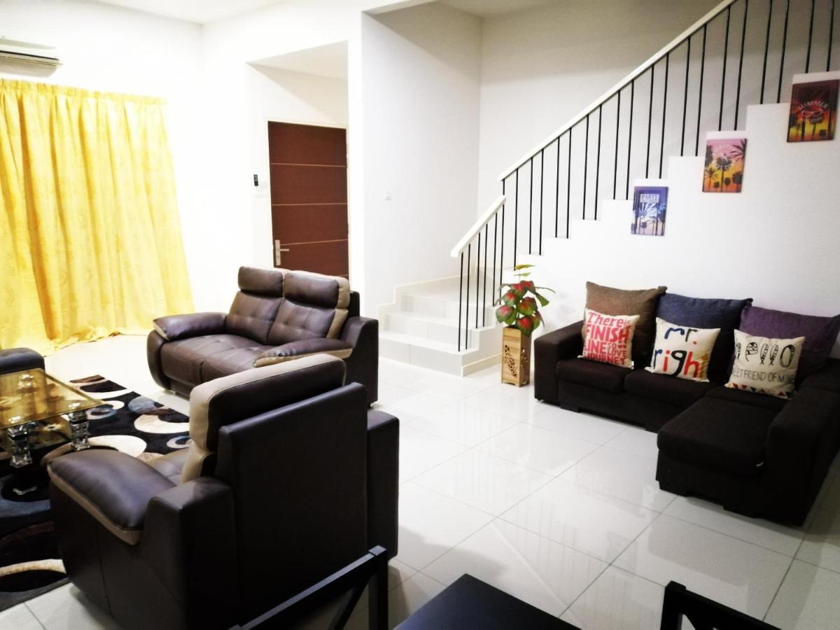 A&D Home-Stay @Kota Warisan, Sepang Esterno foto