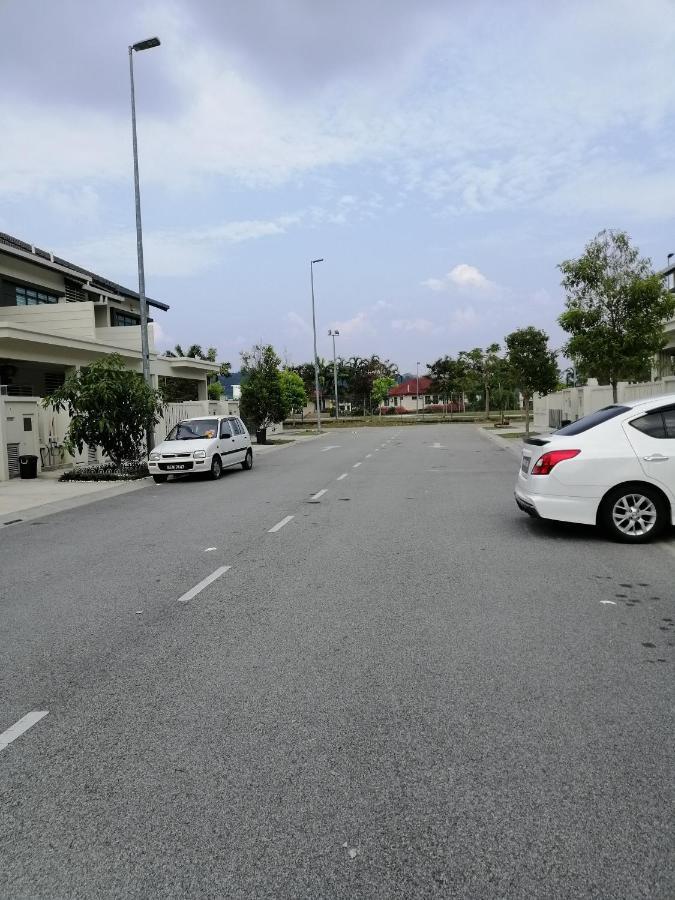A&D Home-Stay @Kota Warisan, Sepang Esterno foto