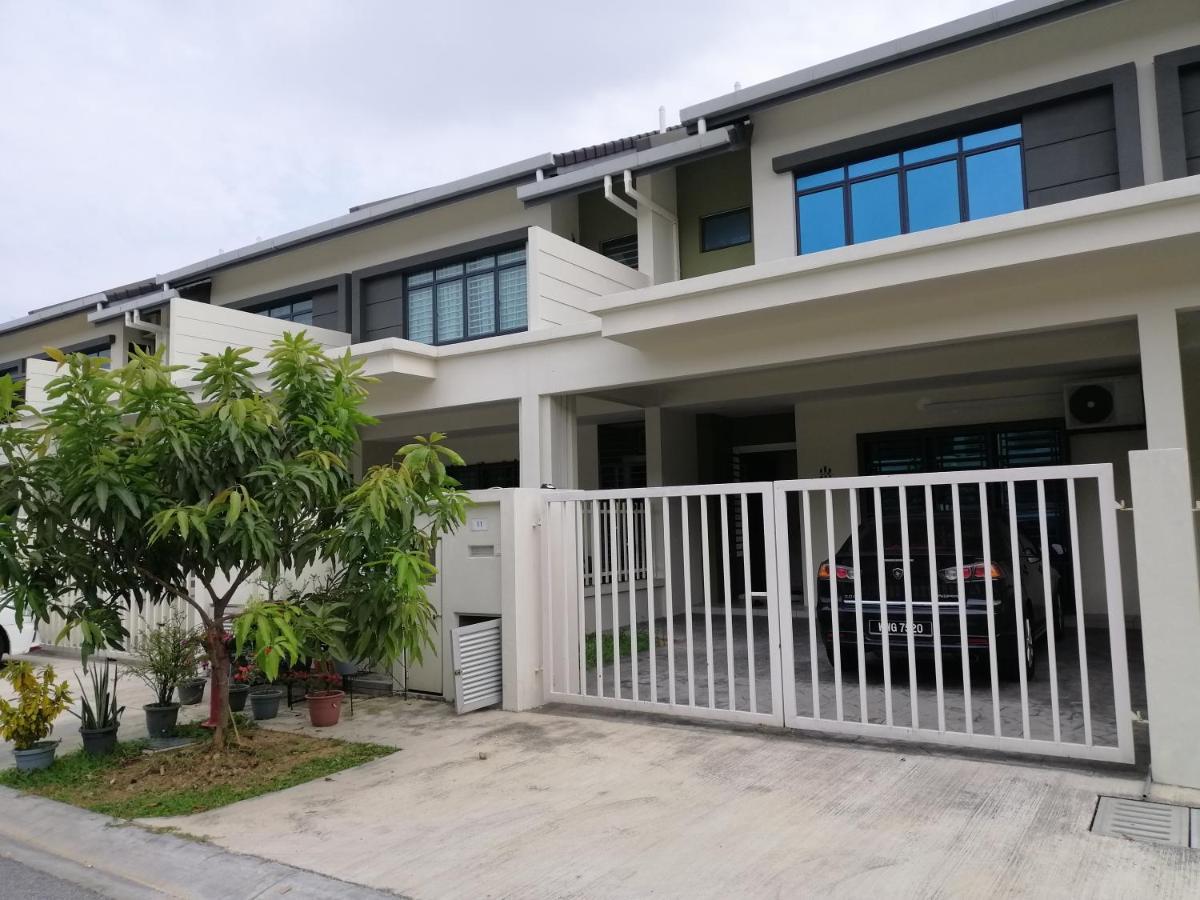 A&D Home-Stay @Kota Warisan, Sepang Esterno foto