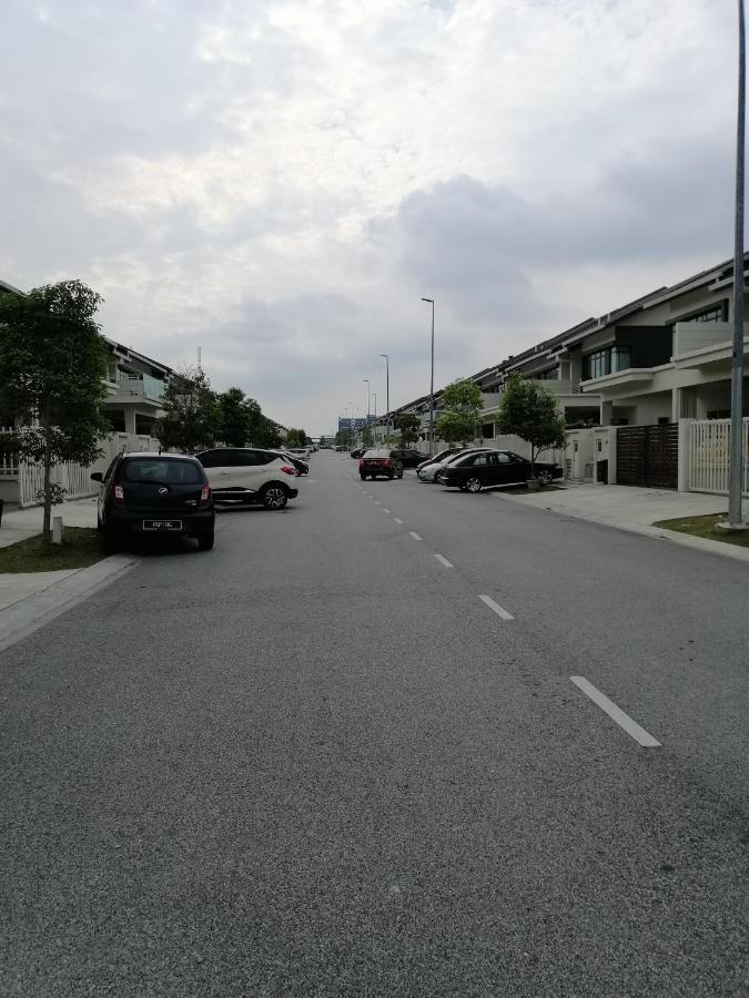A&D Home-Stay @Kota Warisan, Sepang Esterno foto